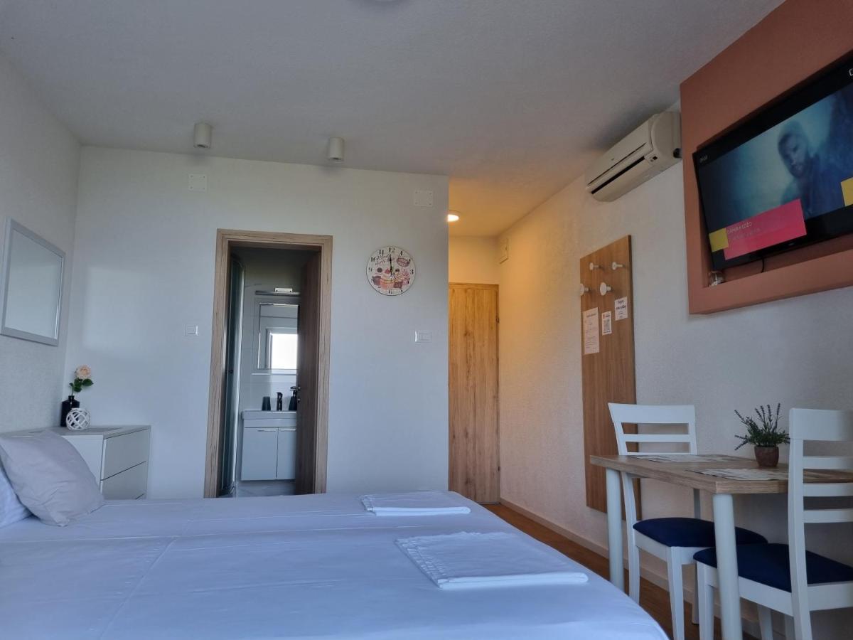 Guesthouse Dominović Brela Extérieur photo